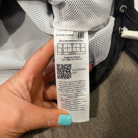 NWOT Guess Black White Colorblock Cropped Windbreaker Raincoat Size M - Picture 11 of 11